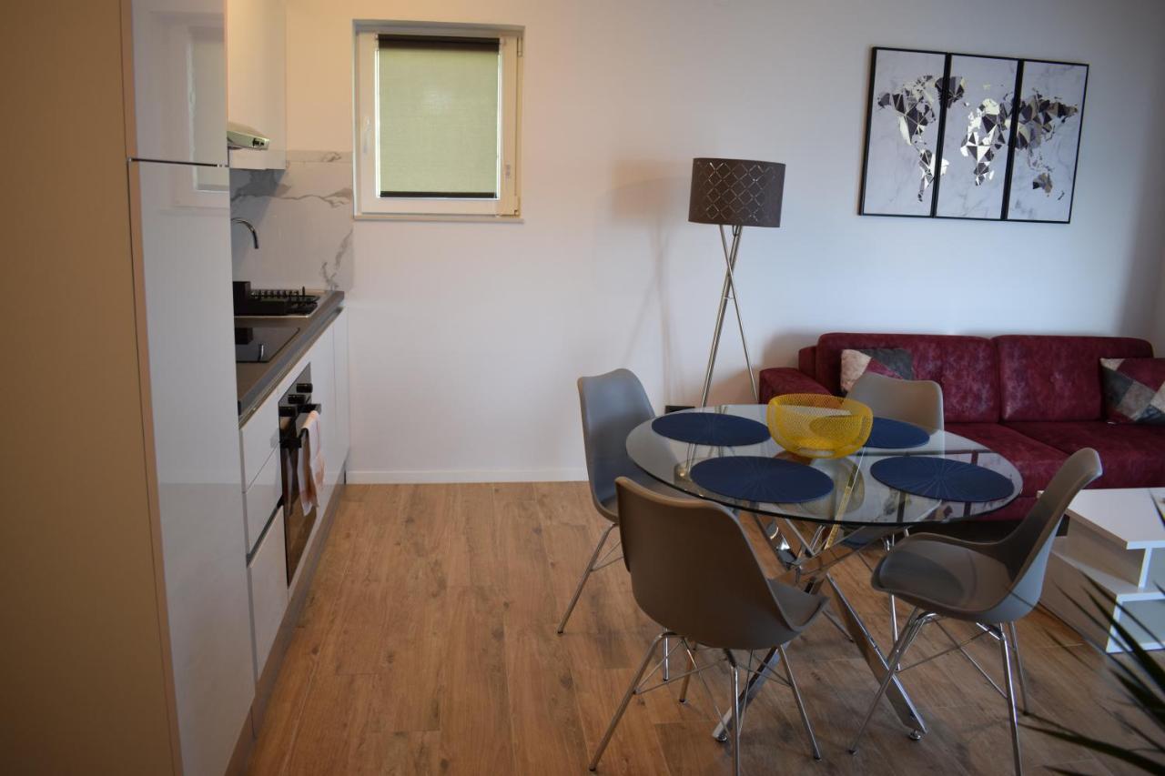 Apartman Oneum Omiš Esterno foto